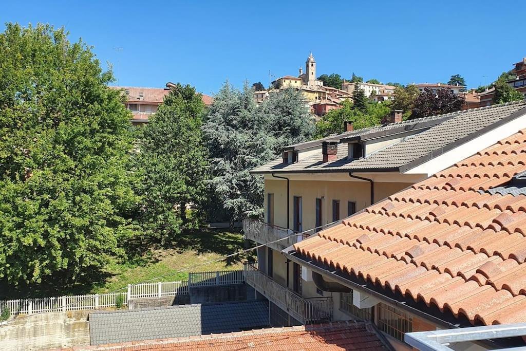 Charming 2.5Room Flat In Center Of Monforte dʼAlba Екстериор снимка