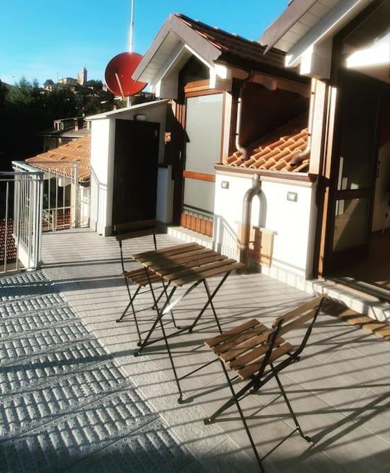 Charming 2.5Room Flat In Center Of Monforte dʼAlba Екстериор снимка
