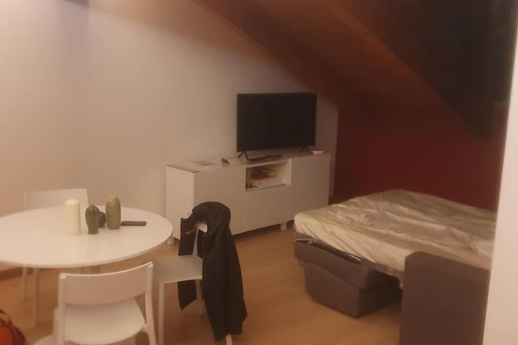 Charming 2.5Room Flat In Center Of Monforte dʼAlba Екстериор снимка