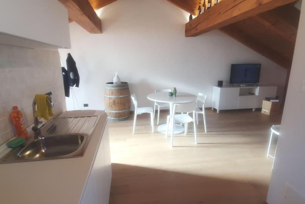 Charming 2.5Room Flat In Center Of Monforte dʼAlba Екстериор снимка